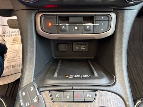 Used 2023 GMC Acadia Denali w/ Denali Technology Package AWD/4WD image 22
