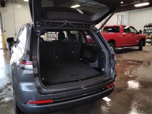 New 2025 Jeep Grand Cherokee Altitude image 13