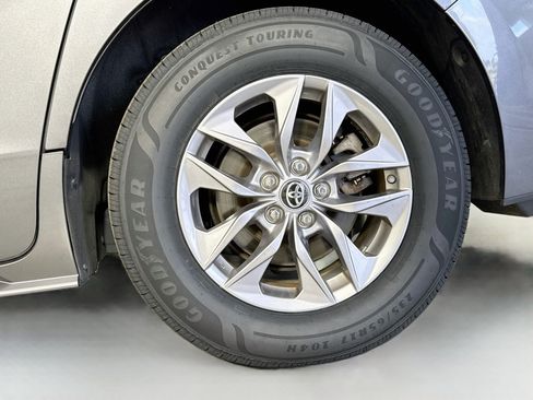 Certified 2025 Toyota Sienna LE FWD image 31