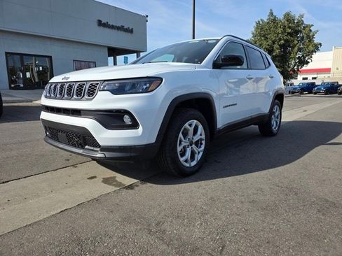 New 2026 Jeep Compass Latitude image 3