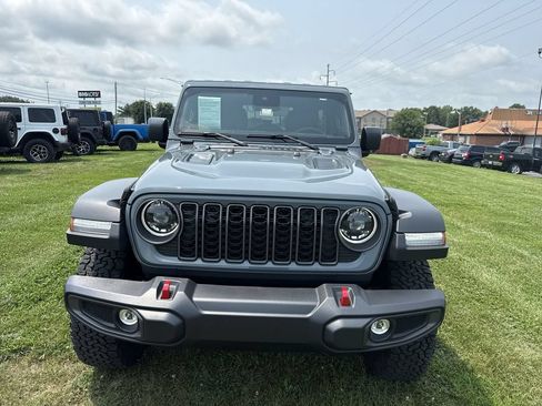 Used 2025 Jeep Wrangler Unlimited Rubicon w/ Convenience Group AWD/4WD image 16