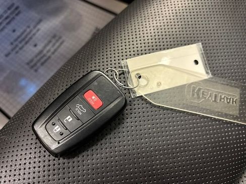 Used 2019 Toyota RAV4 Limited image 31