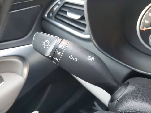 Used 2023 Genesis G70 2.0T image 27