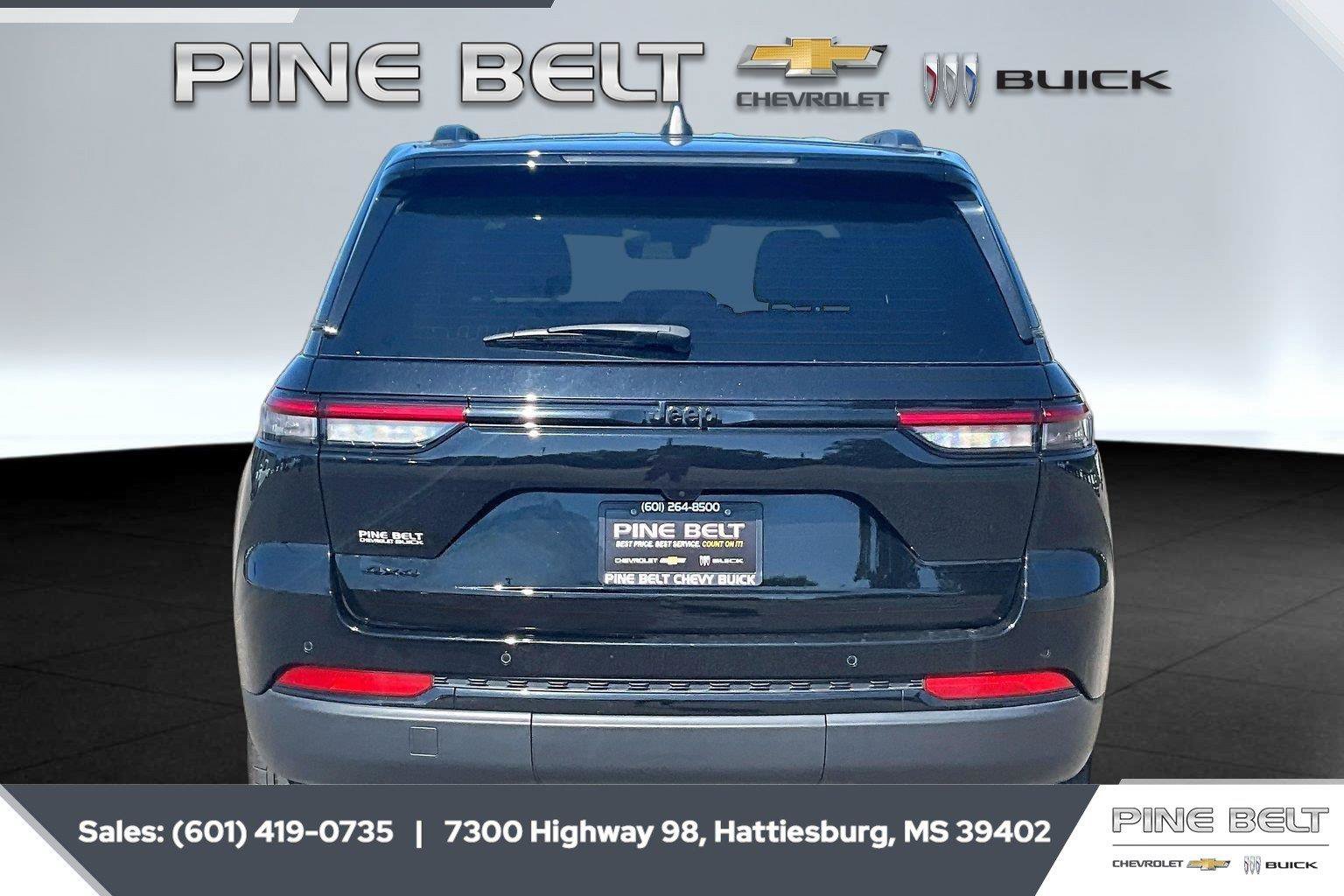 Used 2025 Jeep Grand Cherokee Altitude AWD/4WD image 4