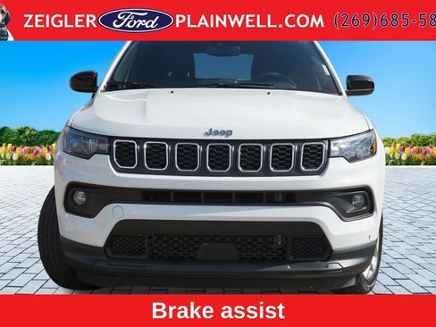 Used 2025 Jeep Compass Latitude AWD/4WD image 8