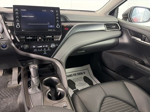 Used 2021 Toyota Camry SE FWD image 4