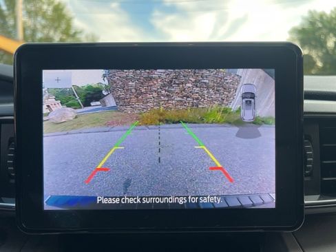 Used 2022 Ford Explorer XLT w/ Equipment Group 202A image 20