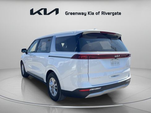 Used 2023 Kia Carnival LX FWD image 5