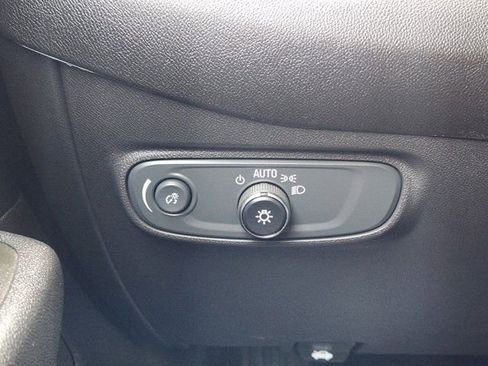 Used 2023 Chevrolet Equinox LT image 23