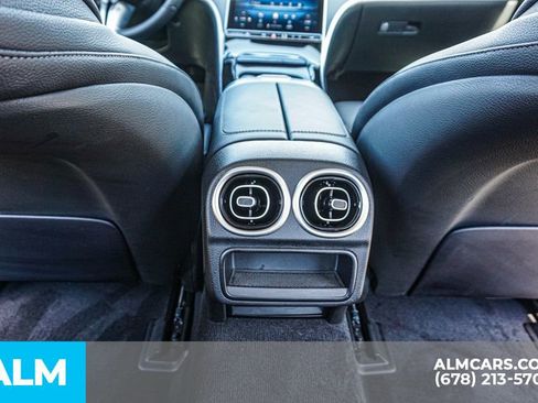 Used 2025 Mercedes-Benz C 300 Sedan image 31