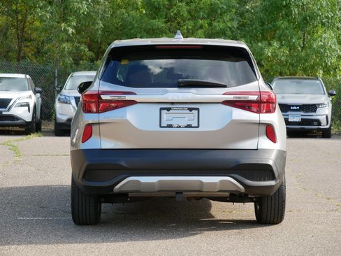 Used 2023 Kia Seltos LX AWD/4WD image 5