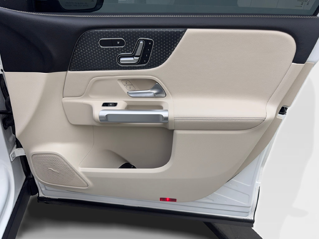 Used 2025 Mercedes-Benz GLB 250 w/ Exclusive Package image 47