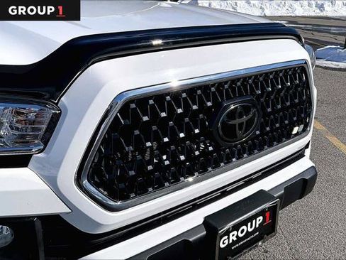 Certified 2018 Toyota Tacoma TRD Off-Road w/ Technology Package image 31