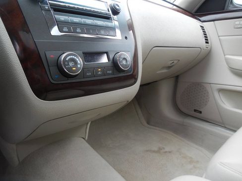 Used 2007 Cadillac DTS Luxury II FWD image 41