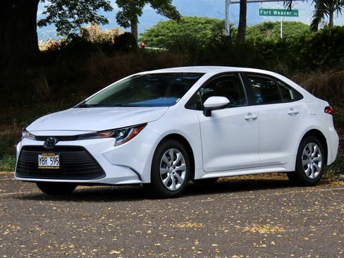 Used 2025 Toyota Corolla LE FWD image 2