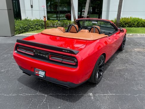 Used 2015 Dodge Challenger SRT Hellcat image 25