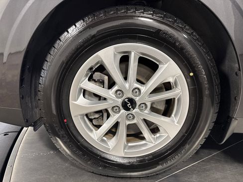 Certified 2022 Kia Carnival LX w/ Paint Protection Package image 3