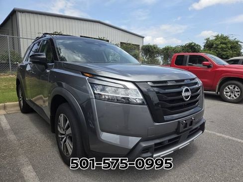 Used 2024 Nissan Pathfinder SL w/ Black Appearance Package AWD/4WD image 5