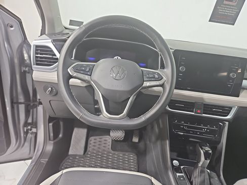 Used 2025 Volkswagen Taos SE w/ Panoramic Sunroof Package AWD/4WD image 16
