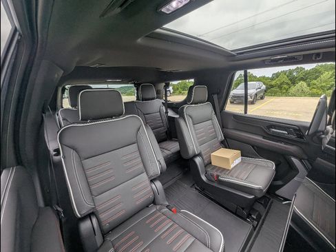 New 2026 GMC Yukon AT4 Ultimate w/ LPO, Floor Liner Package AWD/4WD image 15