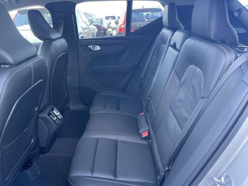 Used 2024 Volvo XC40 B5 Plus image 6