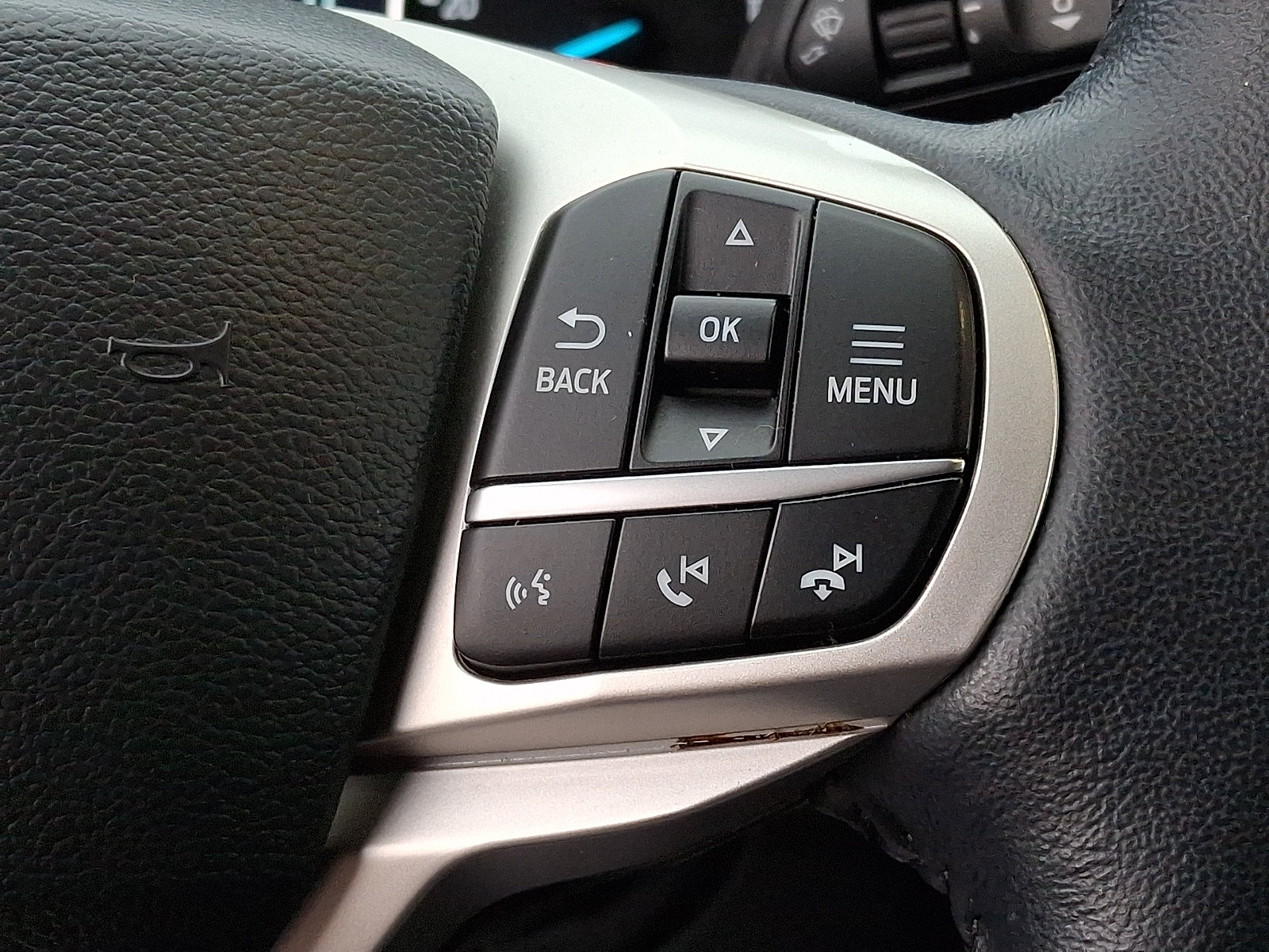 Certified 2022 Ford Explorer XLT w/ Equipment Group 202A AWD/4WD image 25