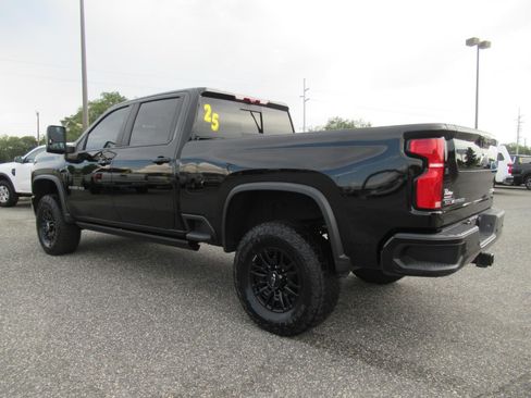 Used 2025 Chevrolet Silverado 2500 ZR2 w/ Technology Package AWD/4WD image 5