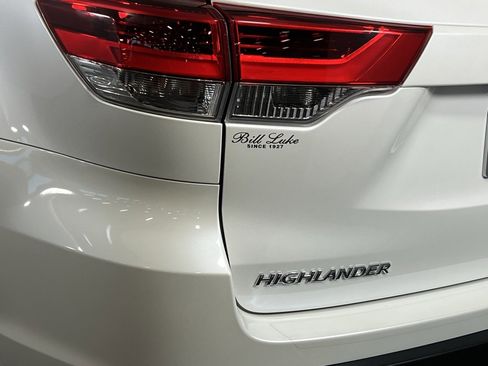 Used 2019 Toyota Highlander XLE image 26