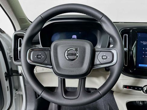 Used 2025 Volvo XC40 B5 Plus w/ Climate Package AWD/4WD image 11