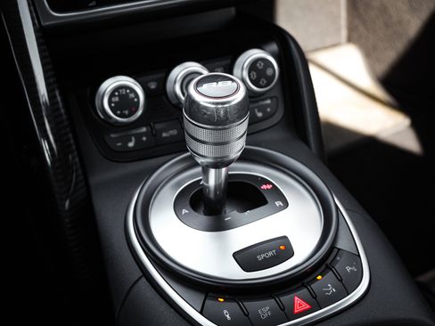 Used 2010 Audi R8 V10 image 27