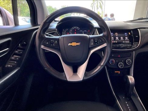 Used 2022 Chevrolet Trax LT w/ Driver Confidence Package AWD/4WD image 5