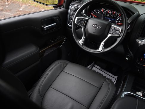 Used 2020 Chevrolet Silverado 1500 LT Trail Boss image 2