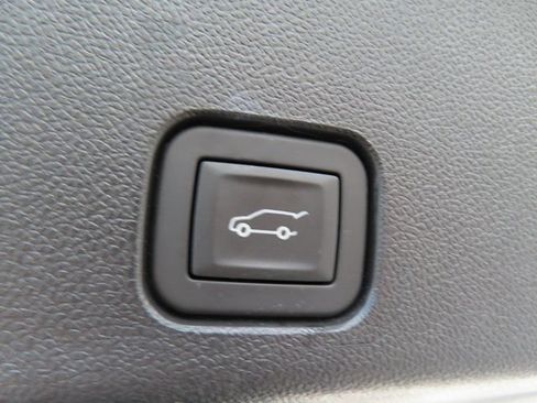 Used 2025 Chevrolet Traverse LT AWD/4WD image 33