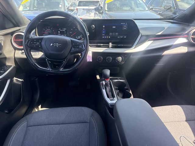Used 2024 Chevrolet Trax RS w/ Sunroof Package FWD image 17