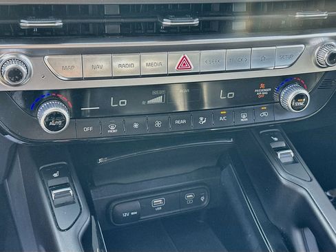 Certified 2024 Kia Telluride S w/ S Sunroof Package AWD/4WD image 16