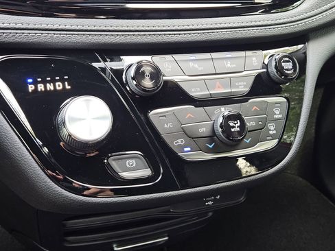 New 2026 Chrysler Pacifica Select image 20