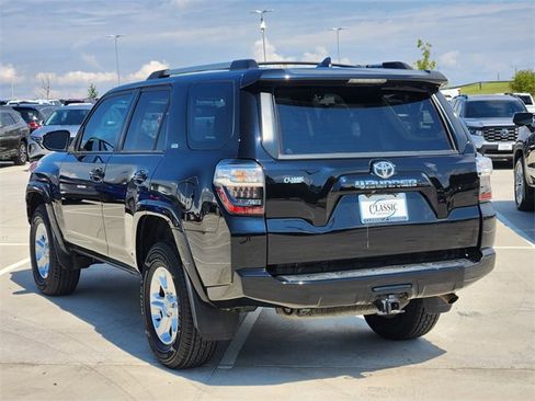Used 2022 Toyota 4Runner SR5 Premium image 8