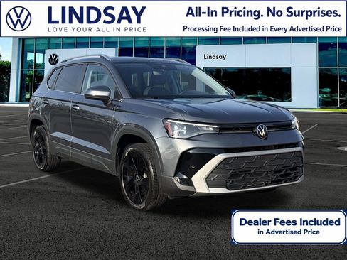 Used 2025 Volkswagen Taos SE w/ Panoramic Sunroof Package FWD image 1