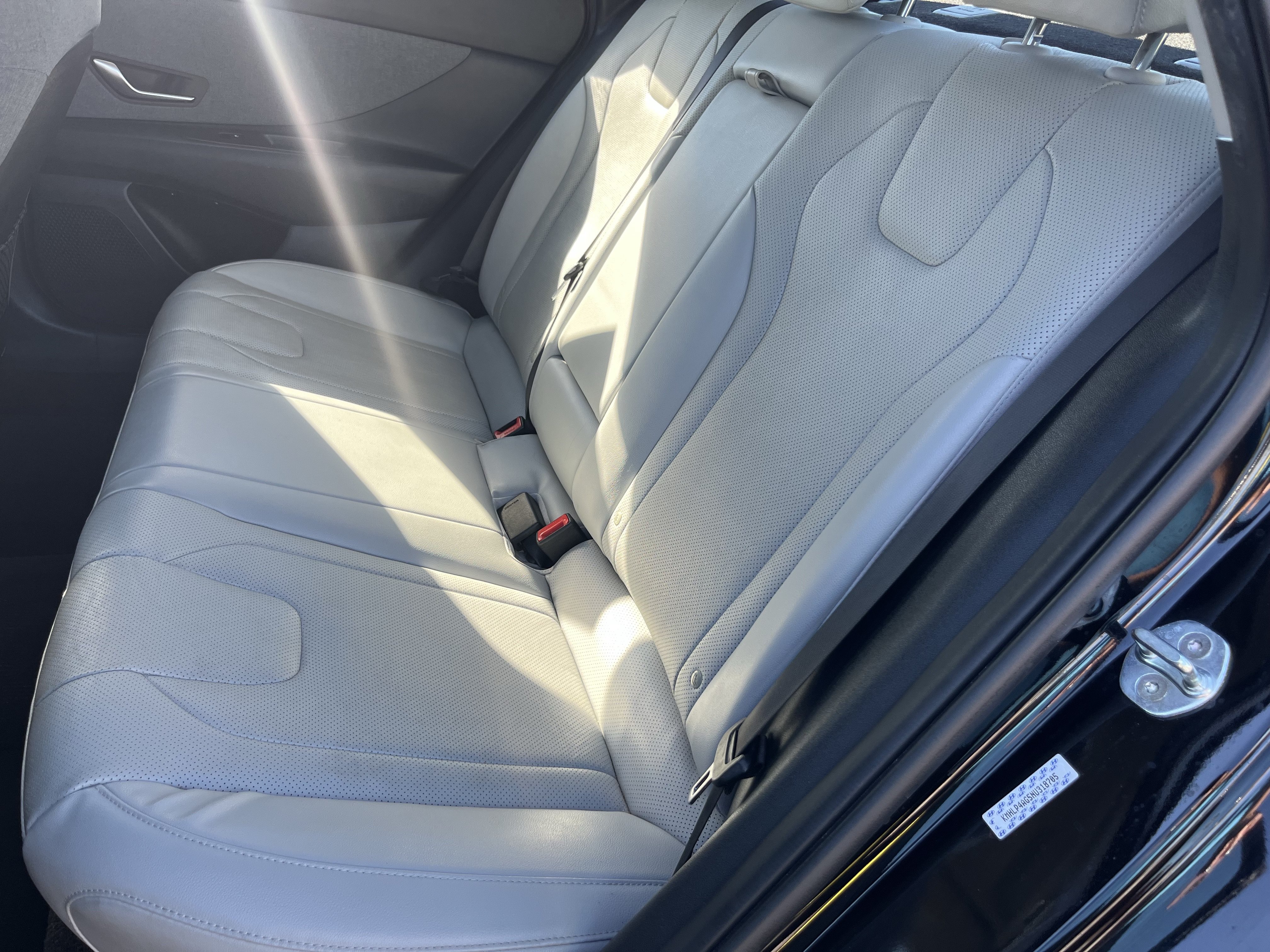 Used 2022 Hyundai Elantra Limited FWD image 17