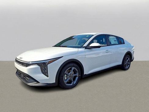 New 2025 Kia K4 LXS image 2