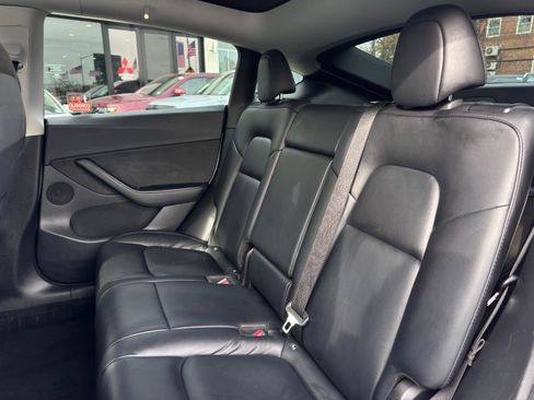 Used 2021 Tesla Model Y Long Range image 20