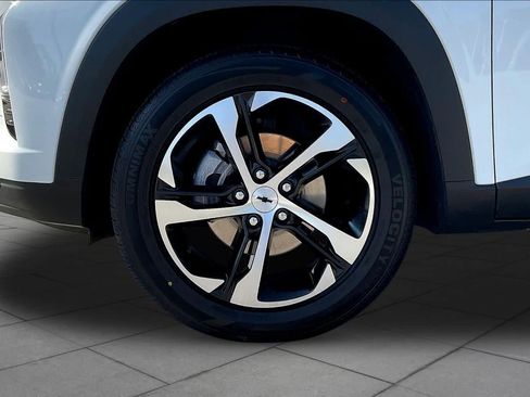 Used 2024 Chevrolet Trax RS w/ Driver Confidence Package FWD image 11