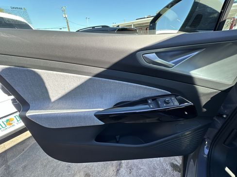 Used 2025 Volkswagen ID.4 Pro image 32
