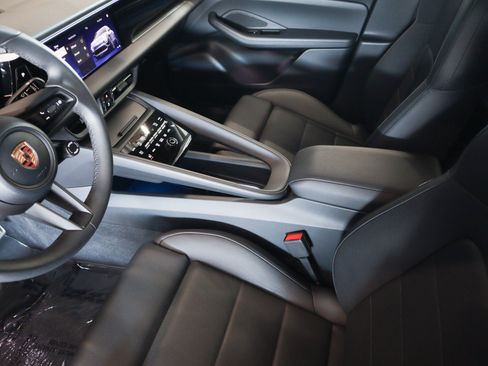 Certified 2025 Porsche Macan 4S Electric image 19