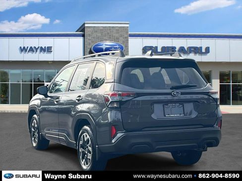 Used 2025 Subaru Forester Premium image 2