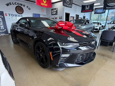 Used 2017 Chevrolet Camaro SS RWD image 4