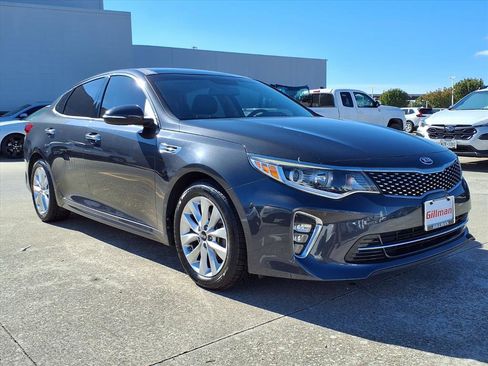 Used 2018 Kia Optima S w/ Panoramic Sunroof Package image 2
