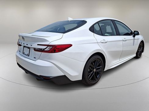 Used 2025 Toyota Camry SE FWD image 11