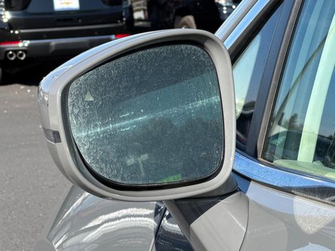 Used 2022 Chrysler Pacifica Touring-L image 50