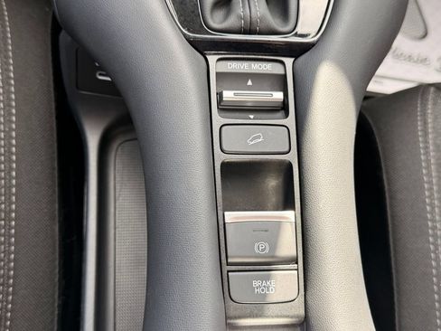Certified 2025 Honda HR-V LX image 16